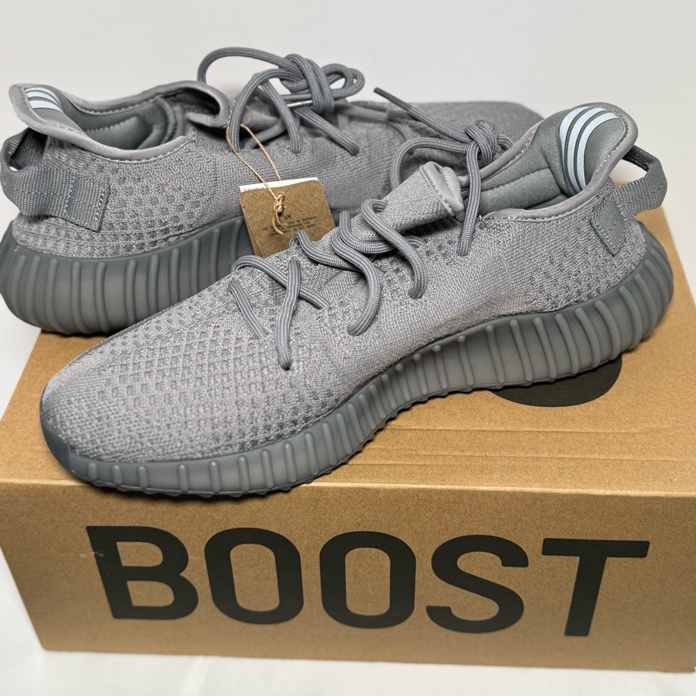 adidas Yeezy Boost 350 V2 Box